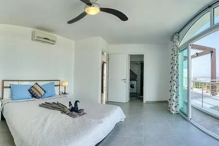 Case de vacanță Joya Cypern Golden Deluxe Penthouse Agios Amvrosios (Kyrenia)